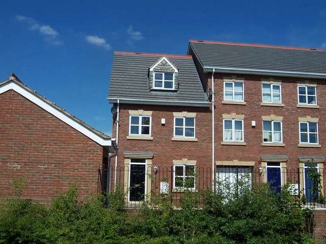  Image of 3 bedroom Town House to rent in Sir Toby Belch Drive Warwick CV34 at Warwick Warwickshire, CV34 6GP