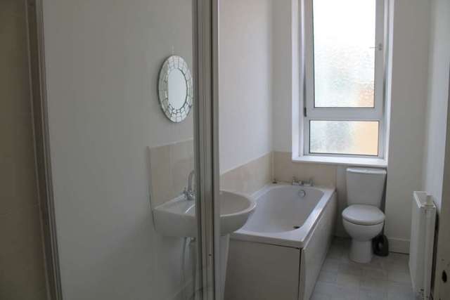  Image of 2 bedroom Flat to rent in Smithhills Street Paisley PA1 at Smithhill Street (  Paisley, PA1 1EB