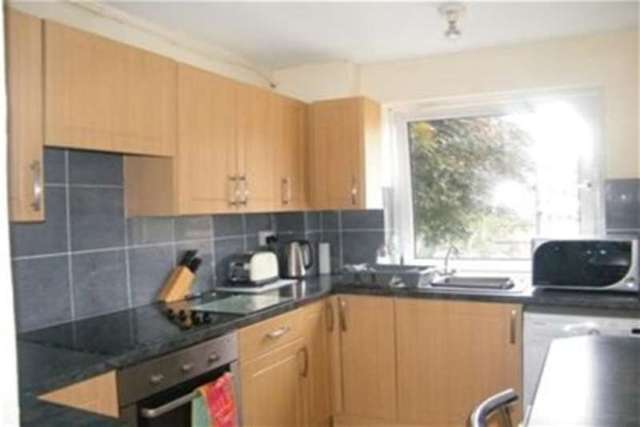  Image of 2 bedroom Maisonette to rent in South Street Exeter EX1 at Exeter, EX1 1BZ