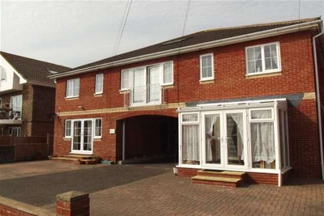  Image of 2 bedroom Detached house to rent in Southwood Road Hayling Island PO11 at Hayling Island, PO11 9QG