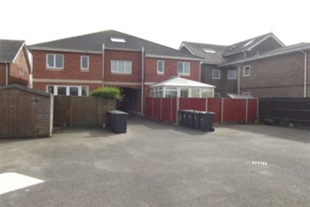  Image of 2 bedroom Detached house to rent in Southwood Road Hayling Island PO11 at Hayling Island, PO11 9QG