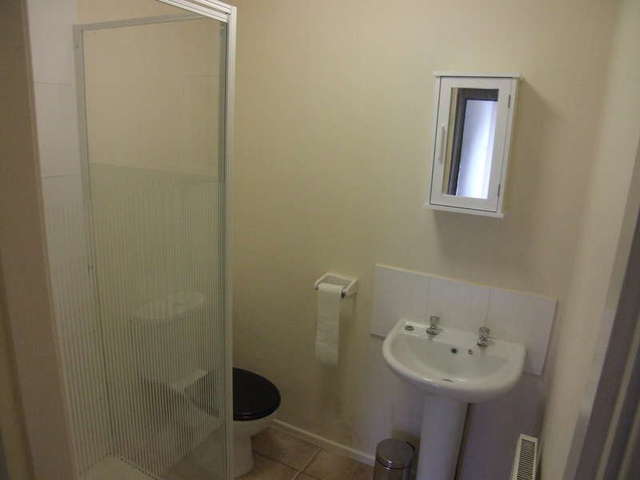  Image of 1 bedroom Flat to rent in Spencer Place Leeds LS7 at Chapeltown Leeds West Yorkshire, LS7 4DT