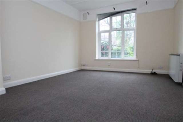  Image of Studio flat to rent in St. James