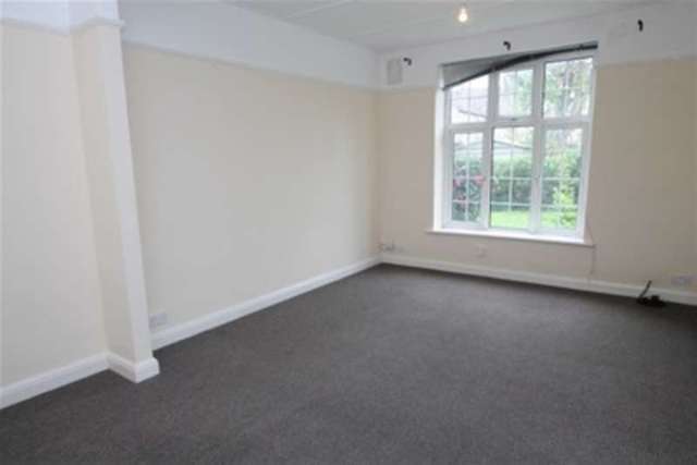  Image of Studio flat to rent in St. James