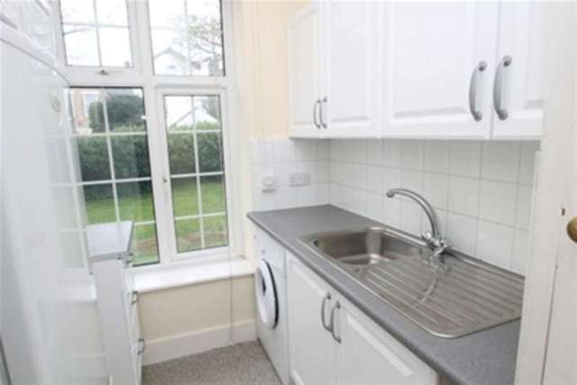  Image of Studio flat to rent in St. James