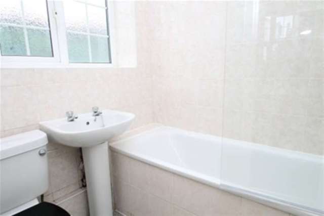  Image of Studio flat to rent in St. James