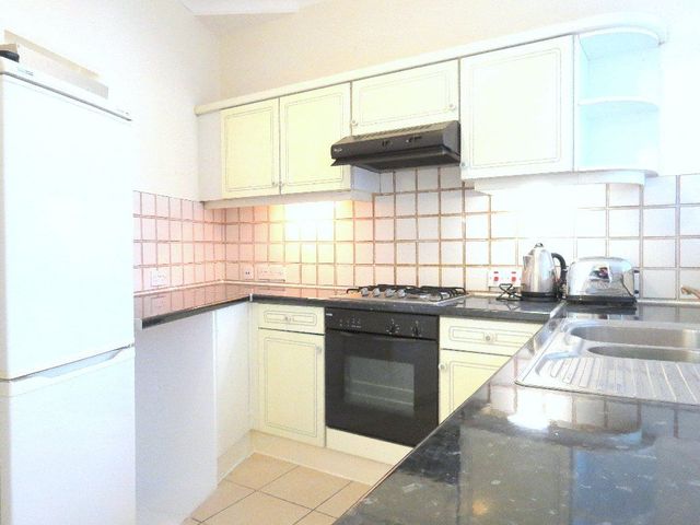  Image of 2 bedroom Flat to rent in Park Road London NW8 at 143 Park Road  St John