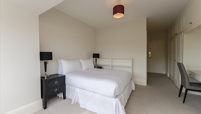  Image of 4 bedroom Flat to rent in Park Road London NW8 at 143 Park Road  St John