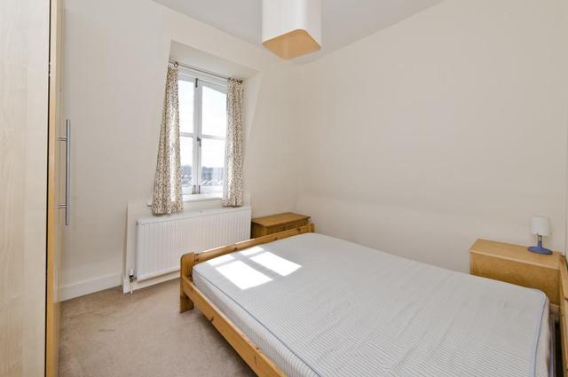  Image of 1 bedroom Flat to rent in Queenstown Road London SW8 at Sutherland House  Queenstown Road, SW8 3RJ