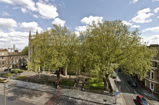  Image of 1 bedroom Flat to rent in Queenstown Road London SW8 at Sutherland House  Queenstown Road, SW8 3RJ