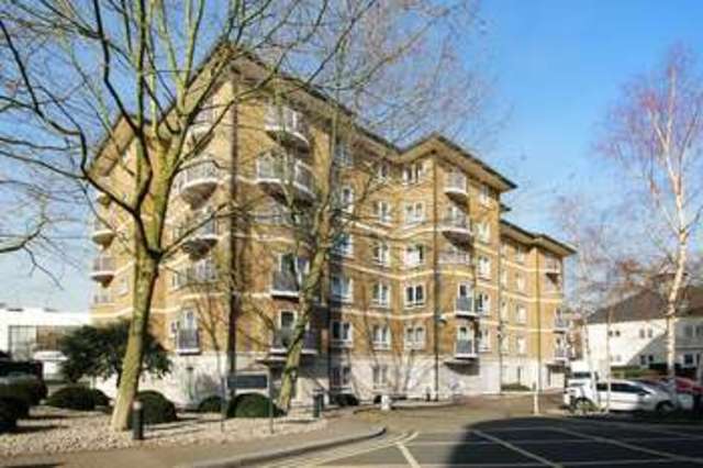  Image of 2 bedroom Flat to rent in Admiral Walk London W9 at Admiral Walk London Maida Hill, W9 3TX