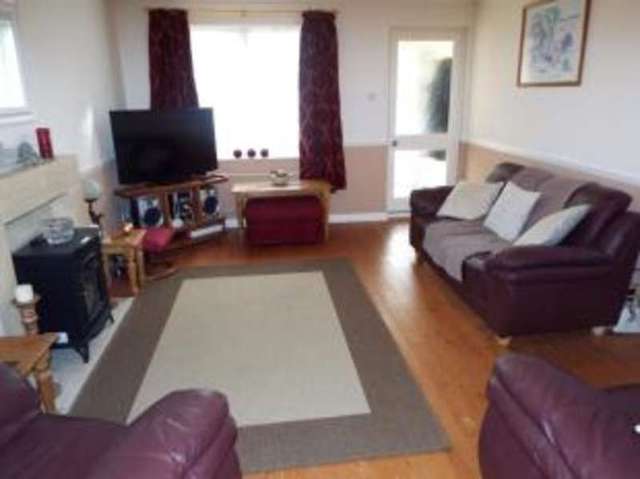  Image of 5 bedroom Detached house for sale in Farringdon Way Tadley RG26 at Tadley Hampshire Tadley, RG26 3UA