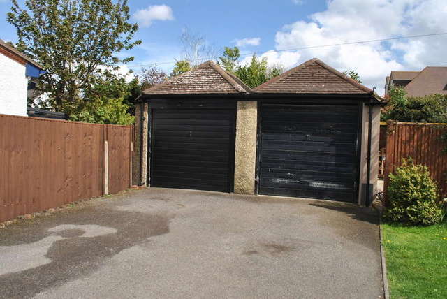  Image of 2 bedroom Detached house for sale in Speer Road Thames Ditton KT7 at Speer Road  Thames Ditton, KT7 0PL