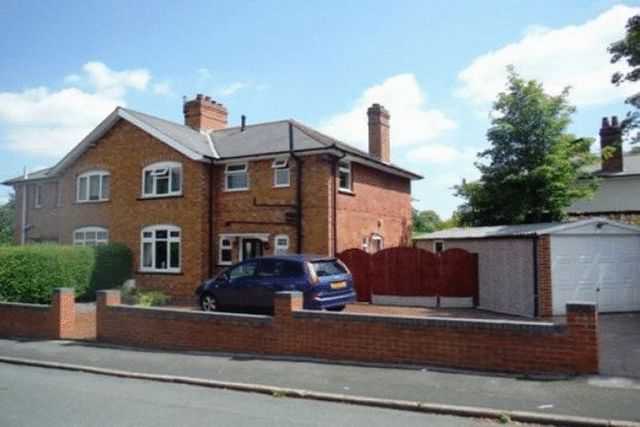 Image of 3 bedroom Semi-Detached house to rent in The Crescent Wednesbury WS10 at The Crescent  Wednesbury, WS10 9BE