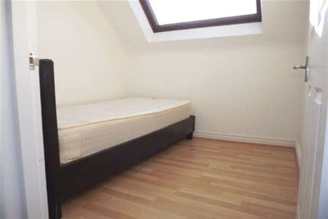  Image of 2 bedroom Flat to rent in Hagden Lane Watford WD18 at Watford, WD18 7HZ