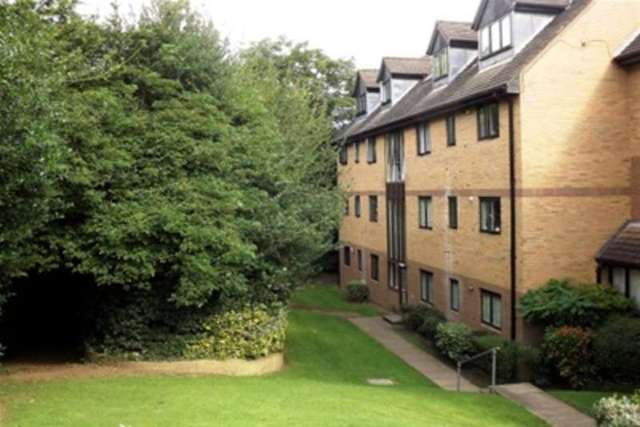 Image of 2 bedroom Flat to rent in Hagden Lane Watford WD18 at Watford, WD18 7HZ