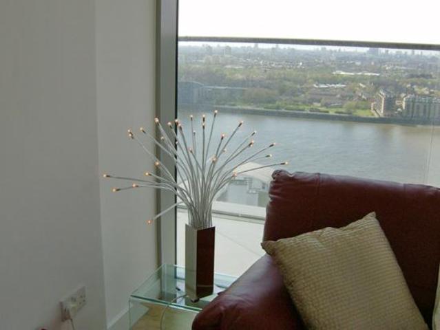  Image of 2 bedroom Flat to rent in Marsh Wall London E14 at 22 Marsh Wall  London, E14 9AH