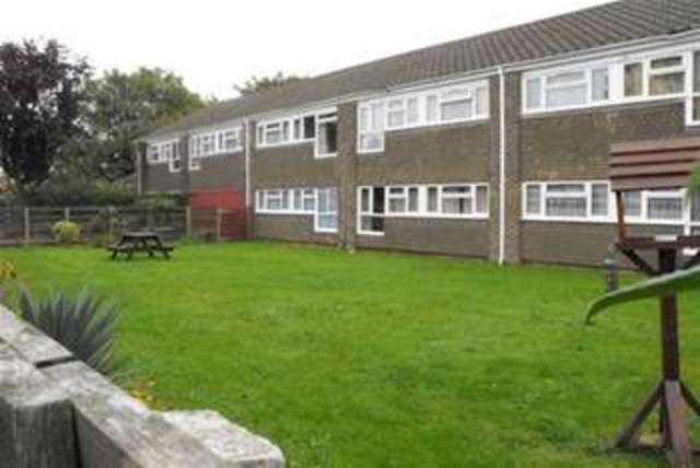  Image of 1 bedroom Flat to rent in The Links Gosport PO13 at Gosport, PO13 0DX