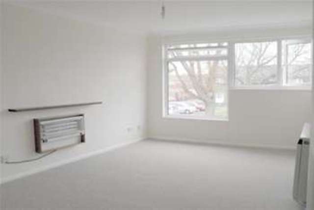 Image of 1 bedroom Flat to rent in The Links Gosport PO13 at Gosport, PO13 0DX