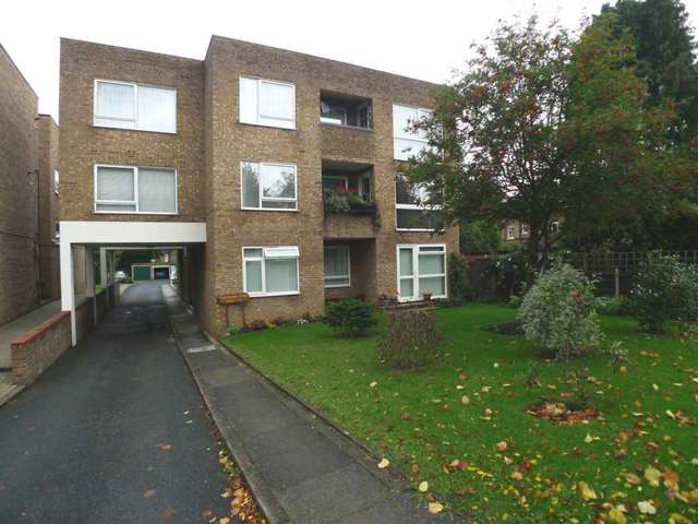  Image of 3 bedroom Flat to rent in The Park Sidcup DA14 at The Park  Sidcup, DA14 6AL