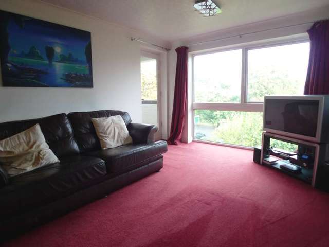  Image of 3 bedroom Flat to rent in The Park Sidcup DA14 at The Park  Sidcup, DA14 6AL