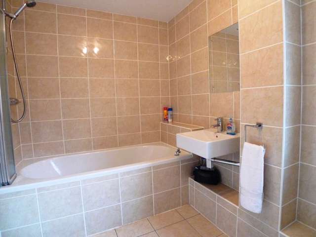  Image of 3 bedroom Flat to rent in The Park Sidcup DA14 at The Park  Sidcup, DA14 6AL