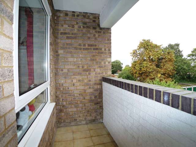  Image of 3 bedroom Flat to rent in The Park Sidcup DA14 at The Park  Sidcup, DA14 6AL