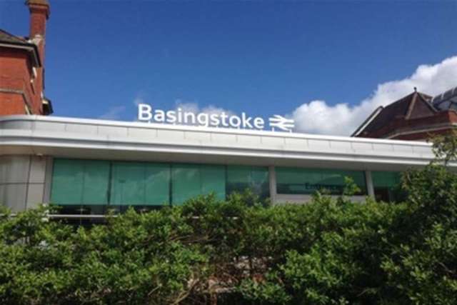  Image of 1 bedroom Flat to rent in Alencon Link Basingstoke RG21 at Basingstoke, RG21 7AX