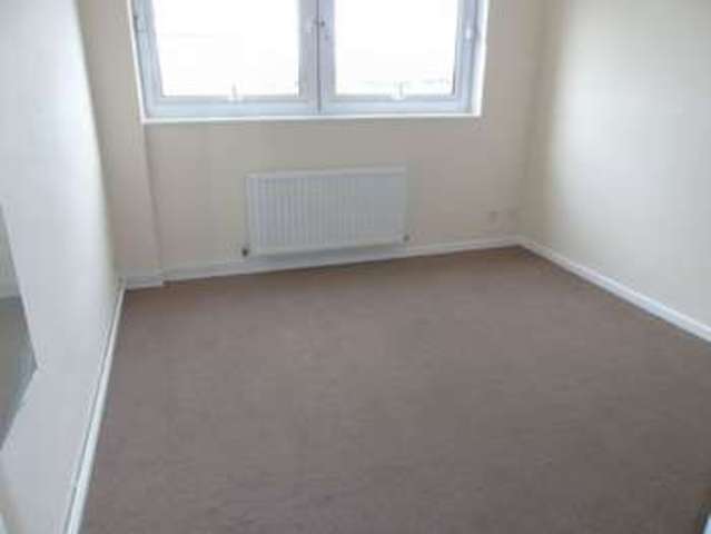  Image of 1 bedroom Flat to rent in The Towers Stevenage SG1 at Southgate  Stevenage, SG1 1HE