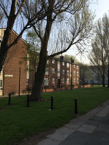  Image of 1 bedroom Flat to rent in Thornside Walk Woolton Liverpool L25 at Thornside Walk Gateacre Liverpool, L25 5PH
