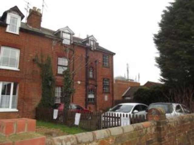  Image of 2 bedroom Flat for sale in Norcot Road Tilehurst Reading RG30 at Tilehurst Reading Tilehurst, RG30 6BP