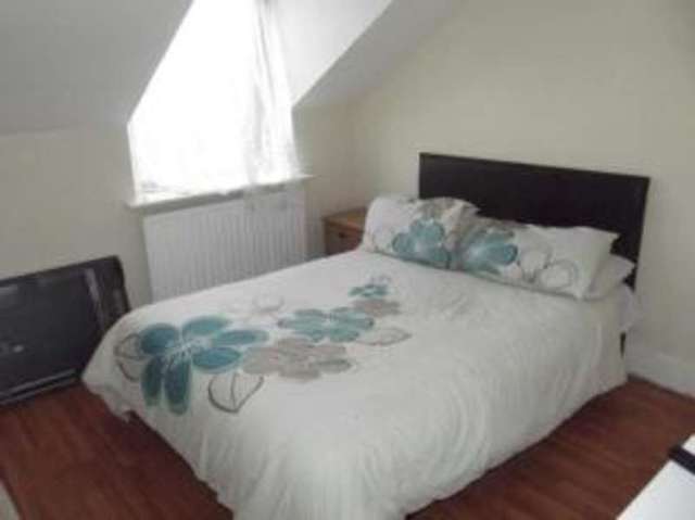  Image of 2 bedroom Flat for sale in Norcot Road Tilehurst Reading RG30 at Tilehurst Reading Tilehurst, RG30 6BP