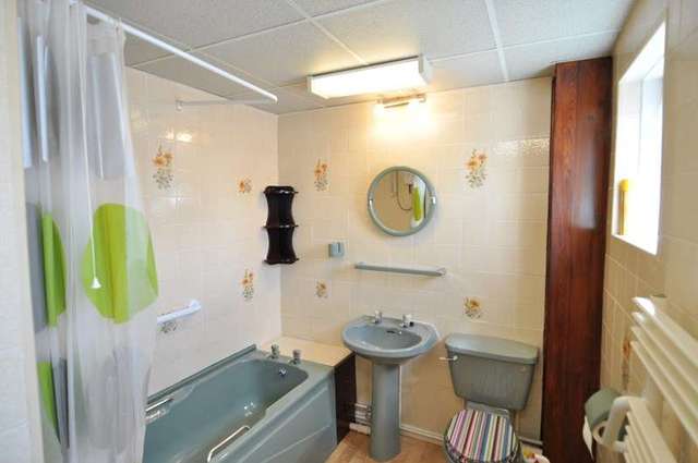  Image of 3 bedroom Terraced house to rent in Tinmeadow Crescent Rednal Birmingham B45 at Tinmeadow Crescent Rednal Birmingham, B45 8TL