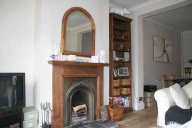  Image of 2 bedroom Terraced house to rent in Twickenham Road Hanworth Feltham TW13 at Twickenham Road Twickenham Borders - Hanworth FELTHAM, TW13 6HG