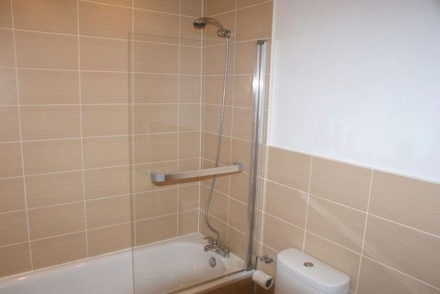  Image of 2 bedroom Flat for sale in Polehampton Close Twyford Reading RG10 at Polehampton Close Twyford Reading, RG10 9RP