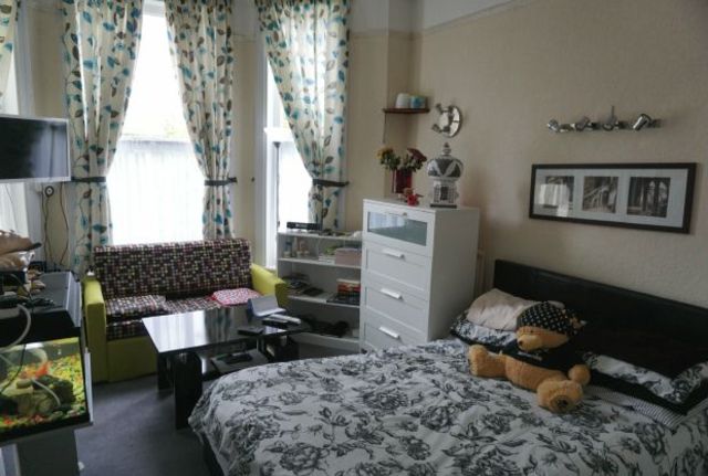  Image of Flat for sale in Upper Grosvenor Road Tunbridge Wells TN1 at Tunbridge Wells, TN1 2EU
