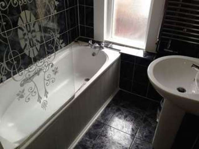  Image of 3 bedroom Flat to rent in Valkyrie Road Westcliff-on-Sea SS0 at Valkyrie Road  Westcliff-On-Sea, SS0 8AW