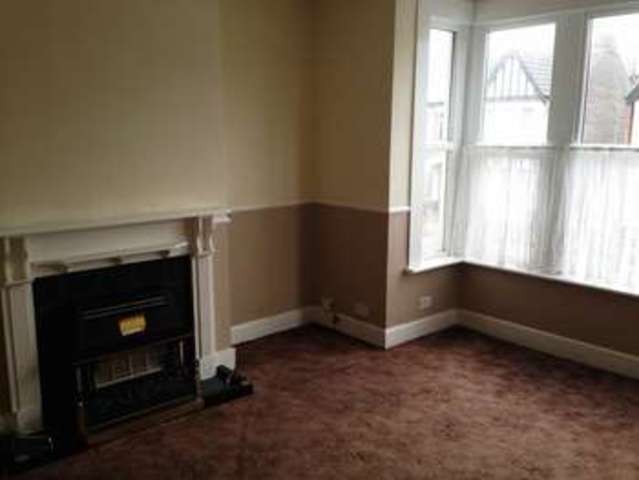  Image of 3 bedroom Flat to rent in Valkyrie Road Westcliff-on-Sea SS0 at Valkyrie Road  Westcliff-On-Sea, SS0 8AW