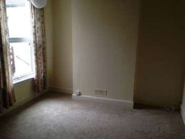 Image of 3 bedroom Flat to rent in Valkyrie Road Westcliff-on-Sea SS0 at Valkyrie Road  Westcliff-On-Sea, SS0 8AW