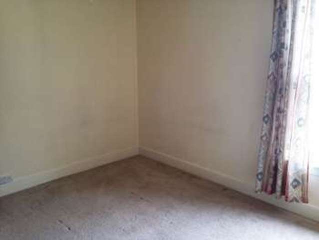  Image of 3 bedroom Flat to rent in Valkyrie Road Westcliff-on-Sea SS0 at Valkyrie Road  Westcliff-On-Sea, SS0 8AW