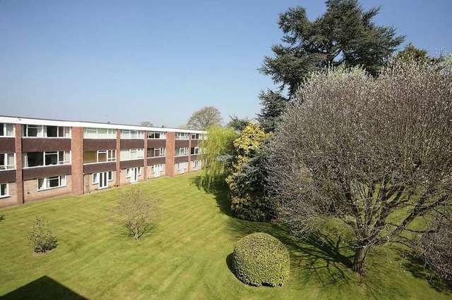  Image of 3 bedroom Town House for sale in Vernon Close Leamington Spa CV32 at Leamington Spa Warwickshire, CV32 6HH