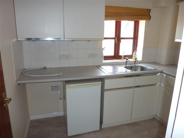  Image of 1 bedroom Flat to rent in South Street Lancing BN15 at Lancing, BN15 8BE