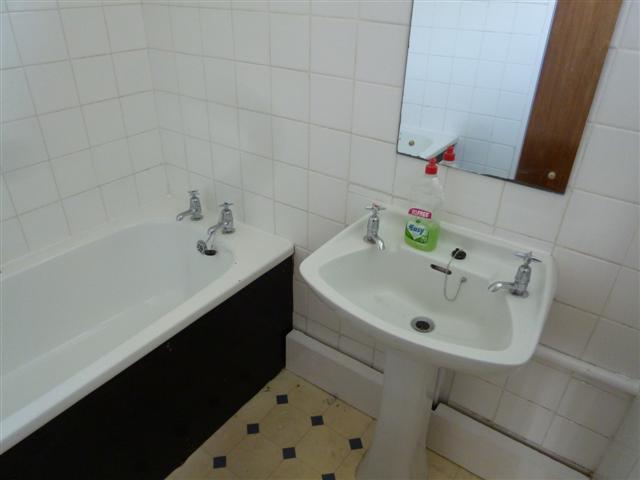  Image of 2 bedroom Flat to rent in Rogate Road Worthing BN13 at Worthing, BN13 2DX