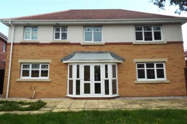  Image of 4 bedroom Detached house to rent in Wainwright Close Rhos on Sea Colwyn Bay LL28 at Colwyn Bay, LL28 4DZ