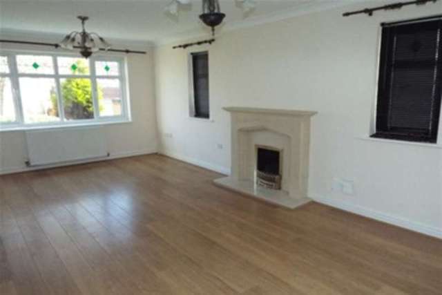  Image of 4 bedroom Detached house to rent in Wainwright Close Rhos on Sea Colwyn Bay LL28 at Colwyn Bay, LL28 4DZ