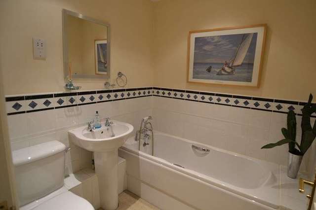 Image of 2 bedroom Property to rent in Wake Green Road Moseley Birmingham B13 at Wake Green Road Moseley Birmingham, B13 9PE