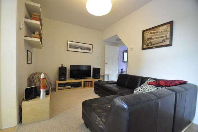  Image of 1 bedroom Flat to rent in Walpole Road Colliers Wood London SW19 at London  Colliers Wood, SW19 2BZ