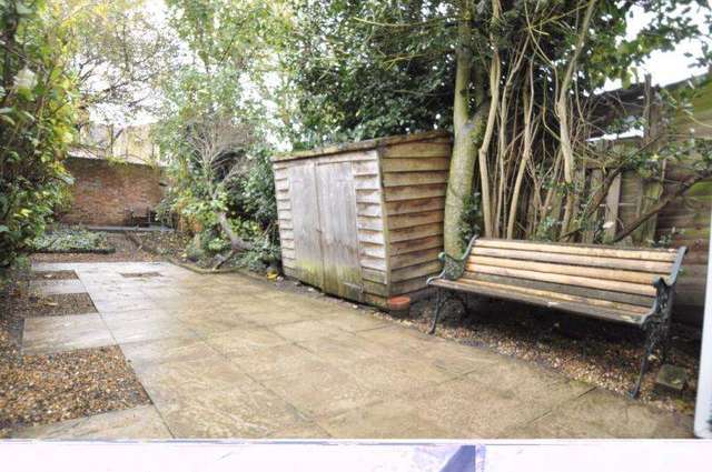  Image of 1 bedroom Flat to rent in Walpole Road Colliers Wood London SW19 at London  Colliers Wood, SW19 2BZ