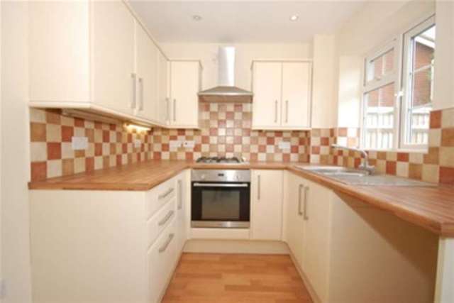  Image of 2 bedroom Terraced house to rent in Warburton Close Uckfield TN22 at Uckfield, TN22 1TN