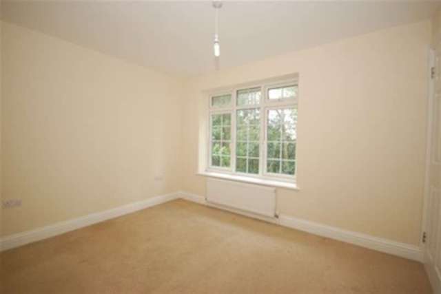  Image of 2 bedroom Terraced house to rent in Warburton Close Uckfield TN22 at Uckfield, TN22 1TN